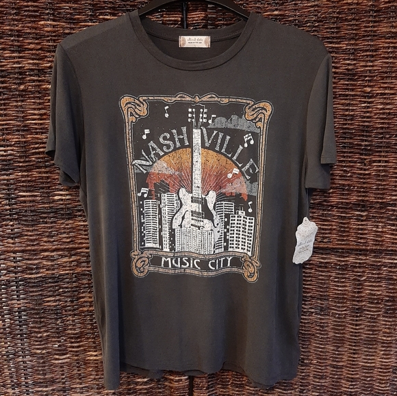 Altar'd State Tops - NWT Altar'd State Size Large Nashville Boyfriend Tee Shirt Grey Graphic Music